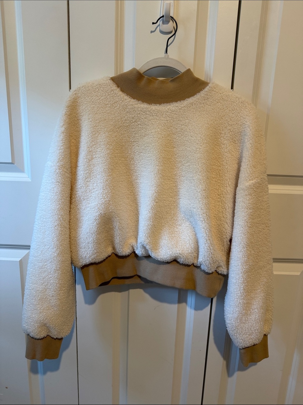 Fabletcis Cozy Cropped Cream Sherpa Pullover with Tan Trim